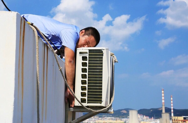 平凡岗位，不凡人生：他们是夏天最可爱可敬的